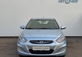 Подержанный автомобиль Hyundai Solaris Hatchback 2012 года (2 фото)