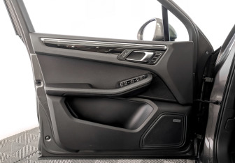 Подержанный автомобиль Porsche Macan 2014 года (19 фото)
