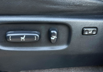 Подержанный автомобиль Toyota Land Cruiser Suv 2012 года (18 фото)