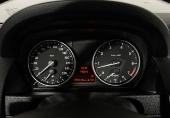 Подержанный автомобиль BMW X1 2014 года (12 фото)