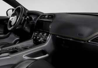 Подержанный автомобиль Jaguar F-Pace 2020 года (9 фото)