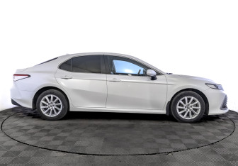 Подержанный автомобиль Toyota Camry Sedan 2021 года (4 фото)