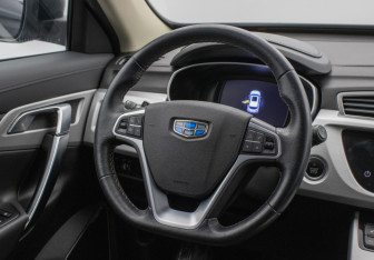 Подержанный автомобиль Geely Atlas 2018 года (15 фото)