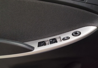 Подержанный автомобиль Hyundai Solaris Sedan 2012 года (19 фото)