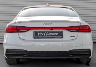 Подержанный автомобиль Audi A7 2021 года (6 фото)