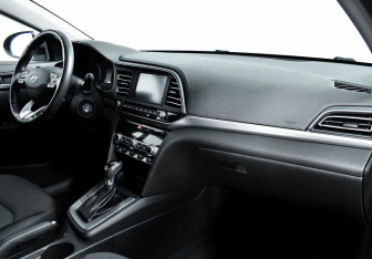 Подержанный автомобиль Hyundai Elantra Sedan 2019 года (7 фото)