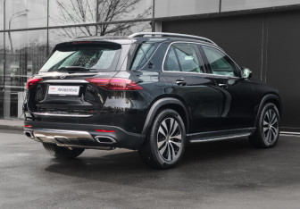 Подержанный автомобиль Mercedes-Benz GLE 2025 года (5 фото)