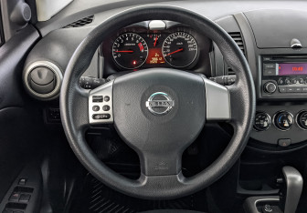 Подержанный автомобиль Nissan Note 2013 года (22 фото)