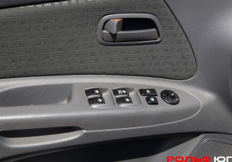 Подержанный автомобиль Kia Rio Sedan 2006 года (18 фото)