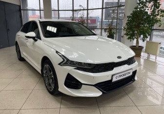 Подержанный автомобиль Kia K5 2021 года (3 фото)