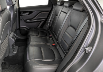 Подержанный автомобиль Jaguar F-Pace 2020 года (12 фото)