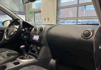 Подержанный автомобиль Nissan Qashqai 2011 года (10 фото)
