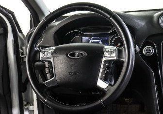 Подержанный автомобиль Ford Mondeo Sedan 2012 года (11 фото)