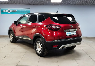 Подержанный автомобиль Renault Kaptur 2019 года (7 фото)