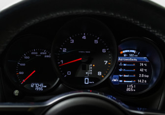 Подержанный автомобиль Porsche Macan 2016 года (13 фото)