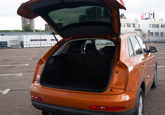 Подержанный автомобиль Audi Q3 2013 года (16 фото)