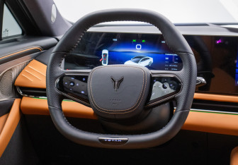 Подержанный автомобиль Voyah Passion 2026 года (15 фото)