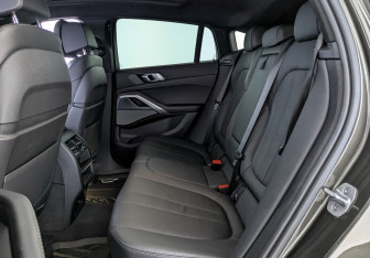 Подержанный автомобиль BMW X6 2020 года (18 фото)