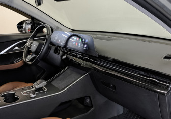 Подержанный автомобиль Omoda C5 2023 года (10 фото)