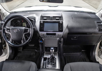 Подержанный автомобиль Toyota Land Cruiser Prado 2017 года (14 фото)