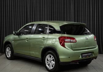 Подержанный автомобиль Citroen C4 Aircross 2012 года (7 фото)