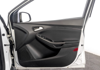 Подержанный автомобиль Ford Focus Hatchback 2018 года (24 фото)