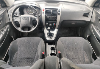 Подержанный автомобиль Hyundai Tucson 2008 года (10 фото)