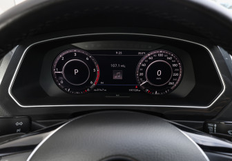 Подержанный автомобиль Volkswagen Tiguan 2018 года (11 фото)