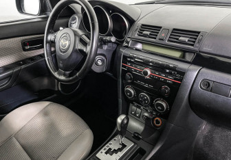 Подержанный автомобиль Mazda 3 Hatchback 2008 года (9 фото)