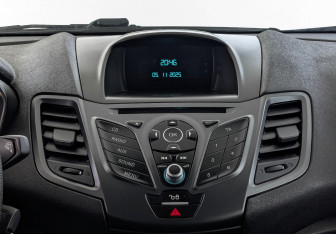 Подержанный автомобиль Ford Fiesta Hatchback 2016 года (17 фото)