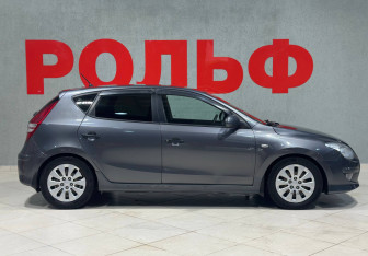 Подержанный автомобиль Hyundai i30 Hatchback 2010 года (4 фото)