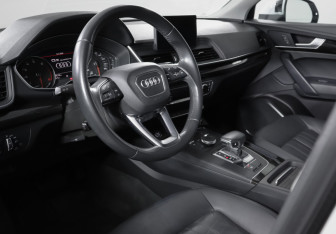 Подержанный автомобиль Audi Q5 2019 года (14 фото)