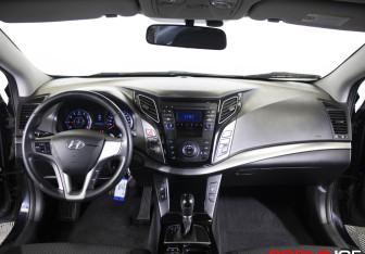 Подержанный автомобиль Hyundai i40 Sedan 2012 года (15 фото)