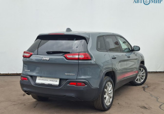 Подержанный автомобиль Jeep Cherokee 2014 года (5 фото)