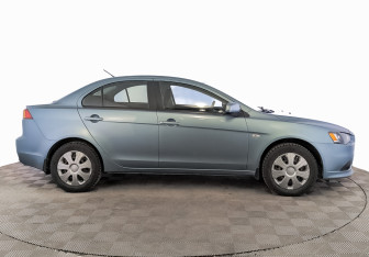 Подержанный автомобиль Mitsubishi Lancer Sedan 2011 года (4 фото)