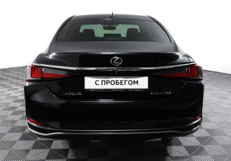Подержанный автомобиль Lexus ES 2018 года (6 фото)