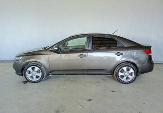 Подержанный автомобиль Kia Cerato Sedan 2009 года (7 фото)