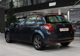 Подержанный автомобиль Kia Ceed Hatchback 2011 года (6 фото)