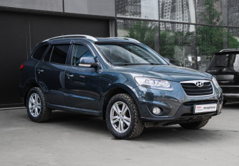 Подержанный автомобиль Hyundai Santa Fe 2011 года (3 фото)