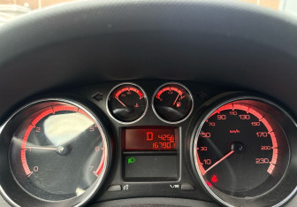 Подержанный автомобиль Peugeot 408 2013 года (9 фото)