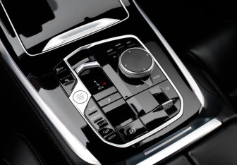 Подержанный автомобиль BMW X7 2023 года (25 фото)