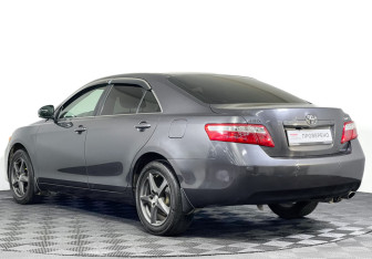 Подержанный автомобиль Toyota Camry Sedan 2011 года (7 фото)