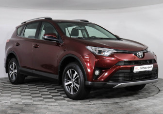 Подержанный автомобиль Toyota RAV4 2017 года (3 фото)