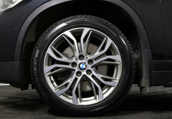 Подержанный автомобиль BMW X1 2016 года (23 фото)