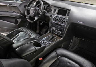 Подержанный автомобиль Audi Q7 2007 года (11 фото)