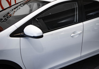 Подержанный автомобиль Honda Civic Hatchback 2013 года (33 фото)