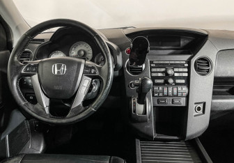 Подержанный автомобиль Honda Pilot 2013 года (12 фото)
