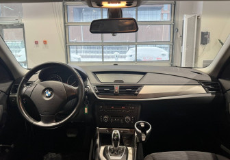 Подержанный автомобиль BMW X1 2013 года (13 фото)
