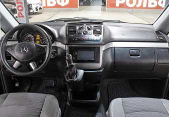 Подержанный автомобиль Mercedes-Benz Viano 2011 года (14 фото)