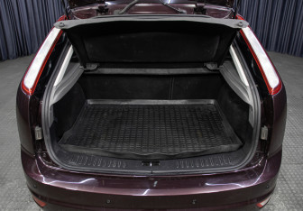 Подержанный автомобиль Ford Focus Hatchback 2010 года (10 фото)